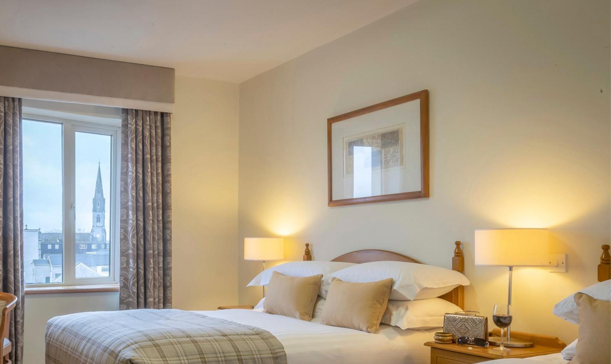 Temple Gate Hotel Енніс Екстер'єр фото