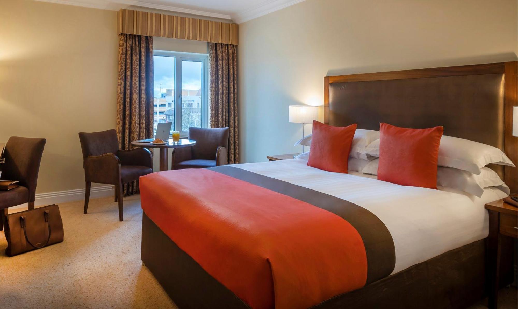 Temple Gate Hotel Енніс Екстер'єр фото