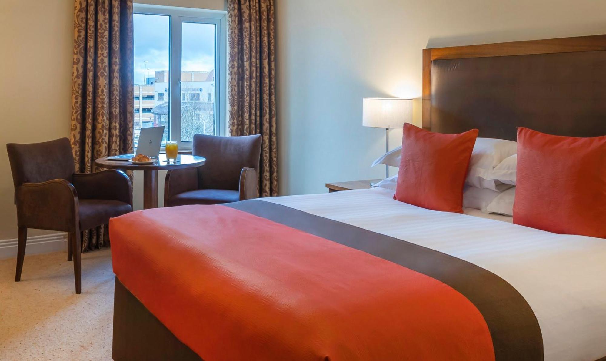 Temple Gate Hotel Енніс Екстер'єр фото
