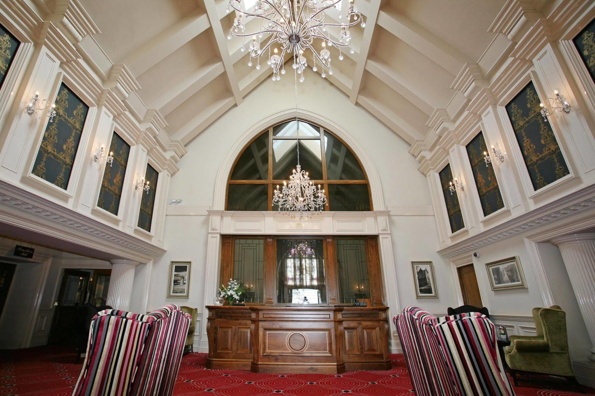 Temple Gate Hotel Енніс Екстер'єр фото