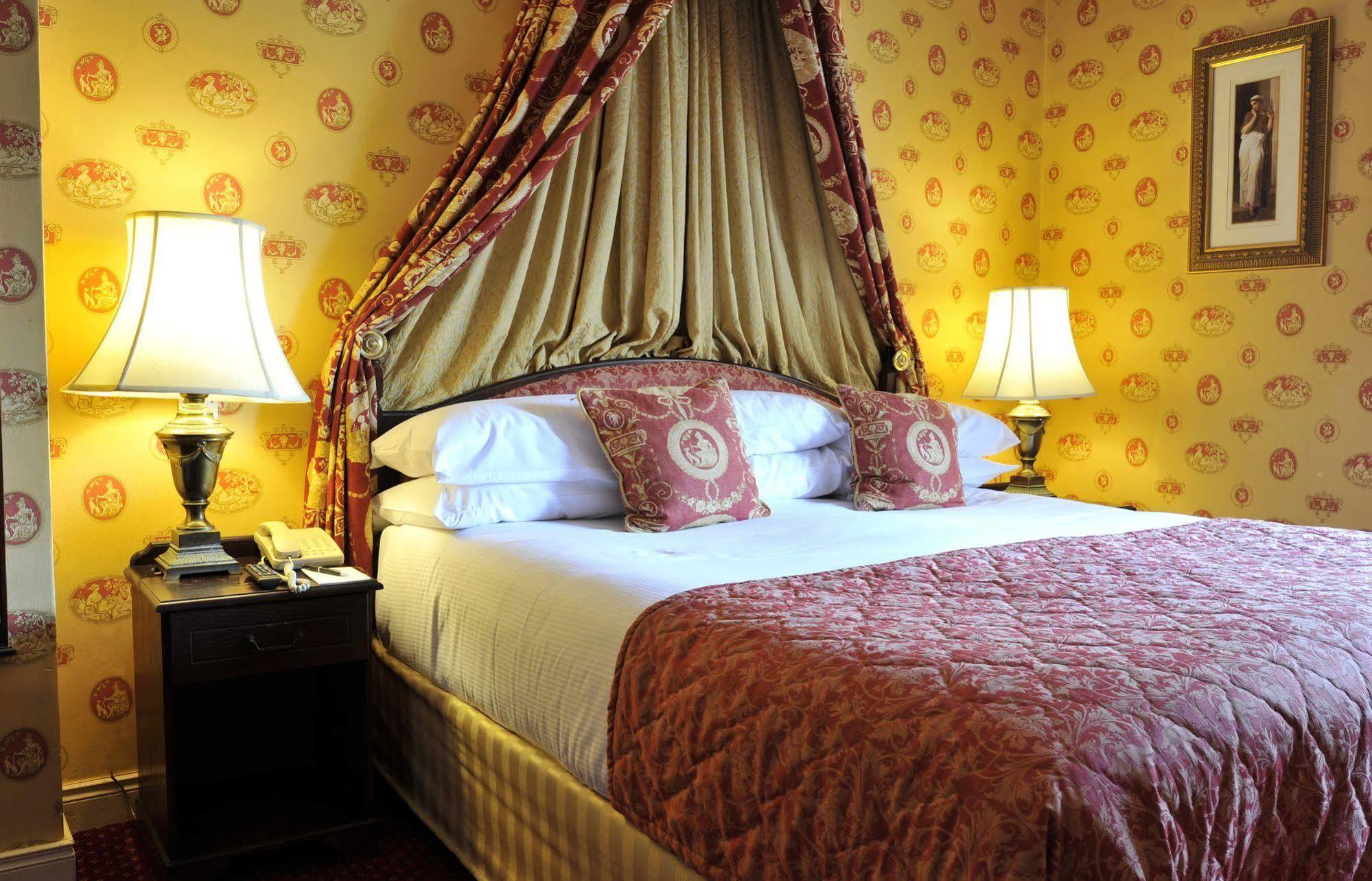 Temple Gate Hotel Енніс Екстер'єр фото
