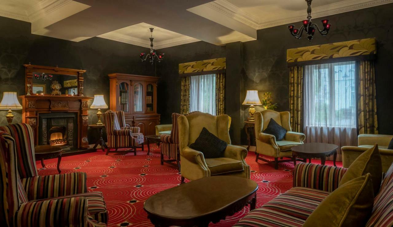 Temple Gate Hotel Енніс Екстер'єр фото