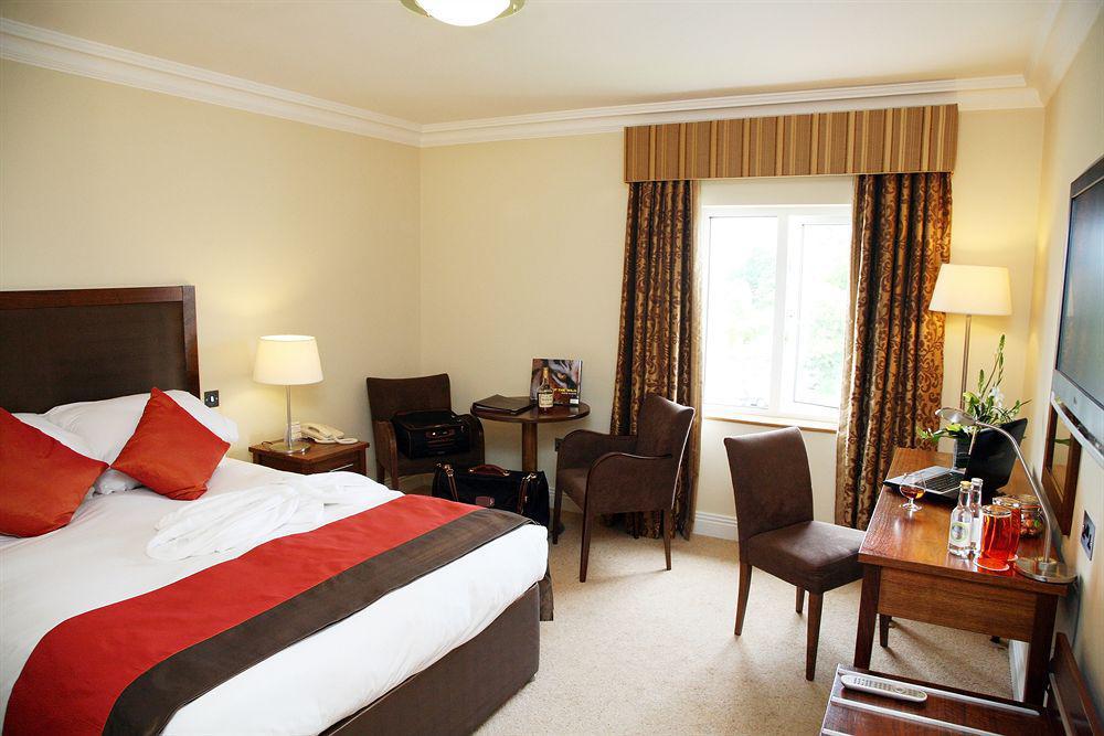 Temple Gate Hotel Енніс Екстер'єр фото